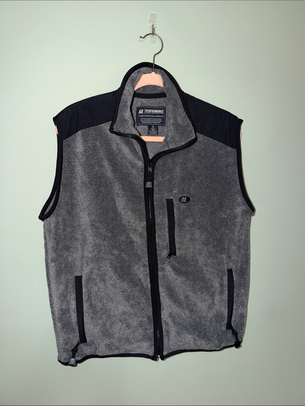 American Eagle AE Performance Men’s Fleece Vest Gray & Black M